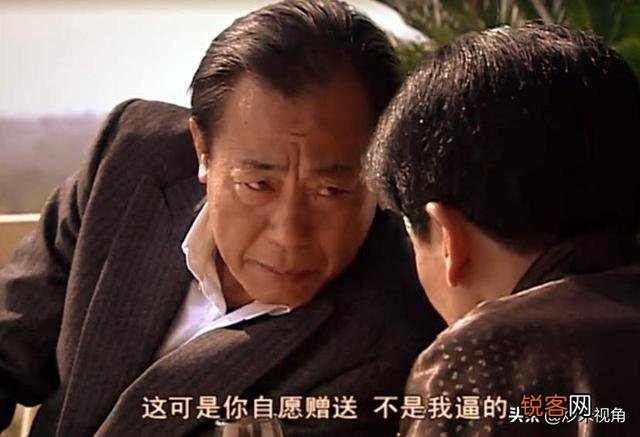 《潜伏》电视剧里,为什么天津站的高层里面只有余则成会偶尔穿军装？