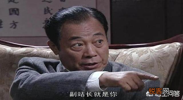 在《潜伏》里,为什么李涯一直斗不过余则成？