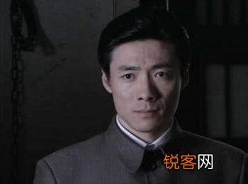 在《潜伏》里,为什么李涯一直斗不过余则成？