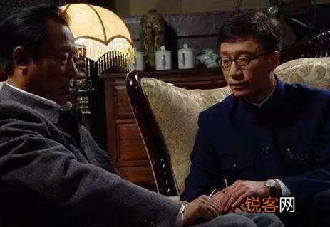 在《潜伏》里,为什么李涯一直斗不过余则成？