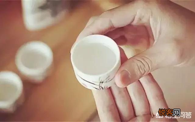 大家平时在请客吃饭或被请的时候注意到落座讲究些什么礼仪么？