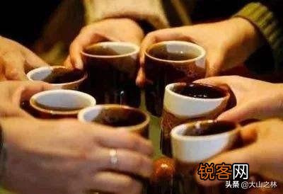 女主人请一对夫妻吃饭,应该坐哪个位置合适？酒桌文化有哪些？