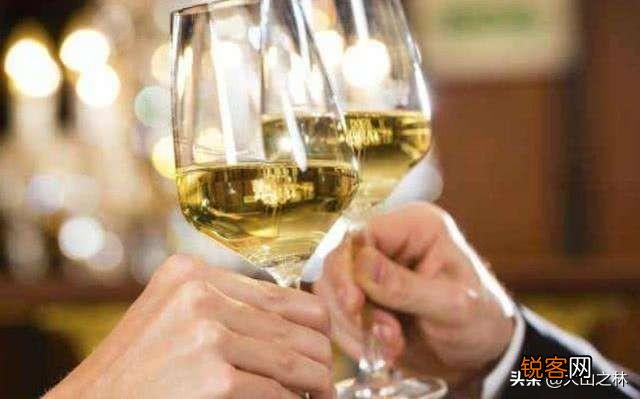 女主人请一对夫妻吃饭,应该坐哪个位置合适？酒桌文化有哪些？