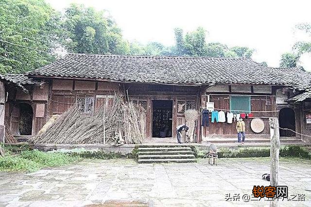 为什么有人到农村收旧房子？