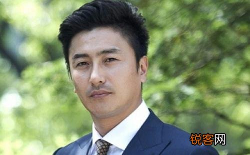 亚洲足坛历史最帅11人阵容,又要帅又要能打,怎么选？