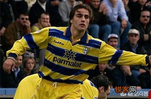 你认为足球界颜值最高的首发11人有哪些？