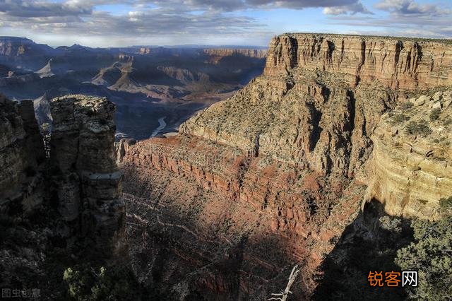 亲戚来我家不允许我的孩子上桌,还欺负她,我发飙是对的吗？
