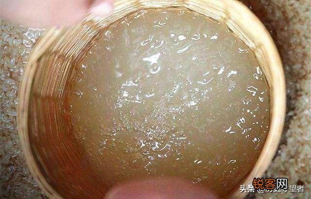 水浒传中,武松叫店家筛一碗酒,为什么要用筛呢？
