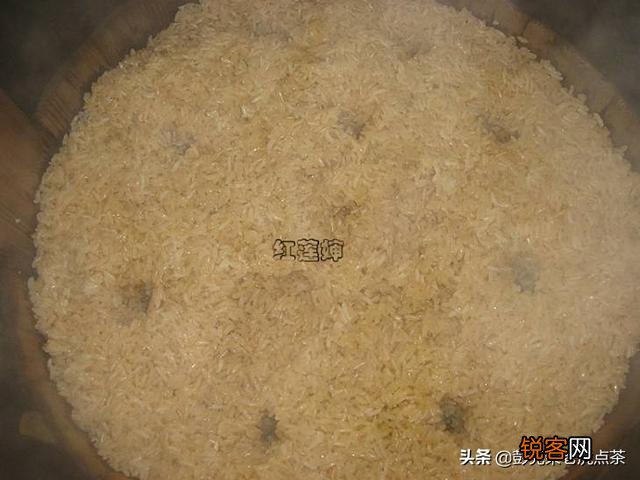 水浒传中,武松叫店家筛一碗酒,为什么要用筛呢？