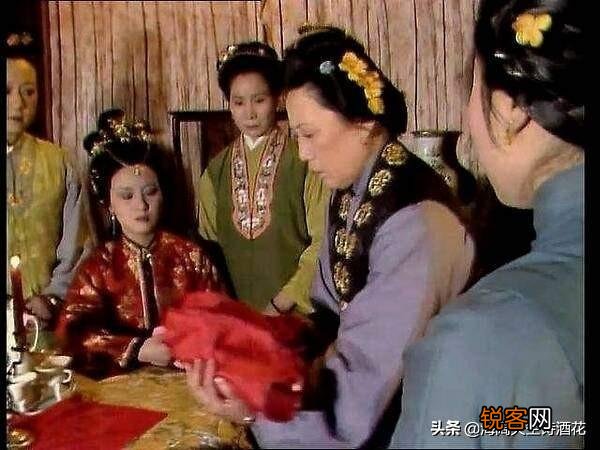 贾府抄检大观园,黛玉被抄检出了赃物,为什么王熙凤却放过她？