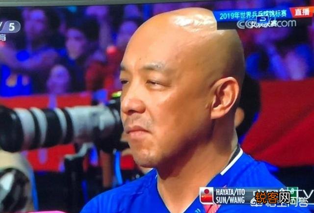 为何有人说世乒赛女双决赛不单止火了伊藤美诚,还火了国乒教练肖战呢？