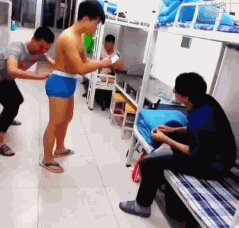 大家手机里都有哪些超级搞笑的动图分享？