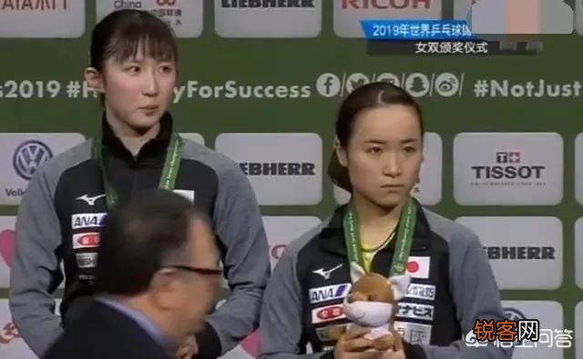 冲冠失败后,为何伊藤美诚会在世乒赛女双颁奖仪式上,全程黑脸如同霜打的茄子呢？
