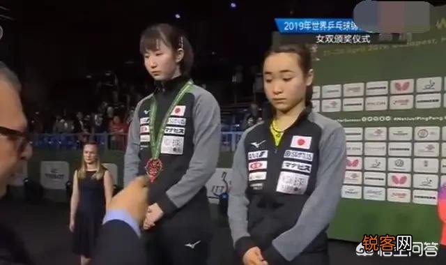 冲冠失败后,为何伊藤美诚会在世乒赛女双颁奖仪式上,全程黑脸如同霜打的茄子呢？