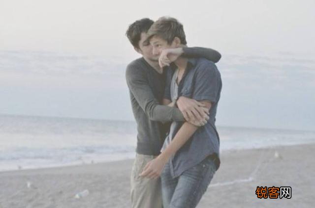 作为深柜的父亲发现自己的儿子也是gay,你该如何引导？