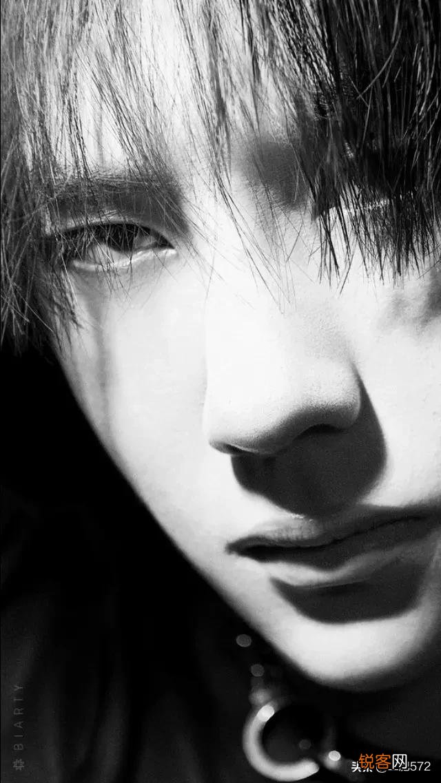 深柜和博君一笑cp粉眼中,如何看待4.10日王一博转发杂志,配文“四月,T,是我”这段表达？