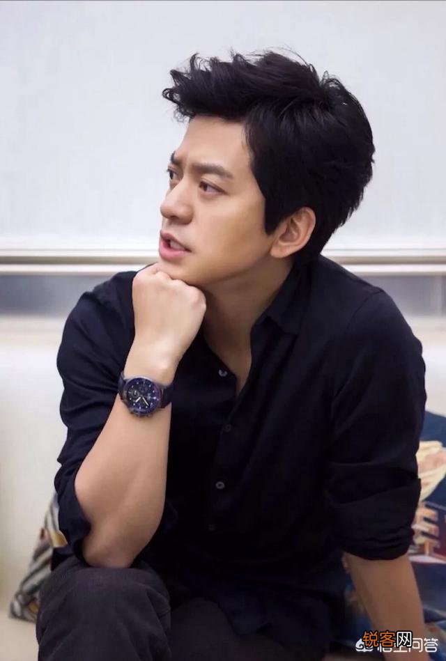 你觉得哪位男明星最帅？如果有机会和他一起相聚在饭局上,你会怎么做？