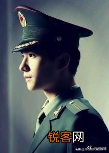 你觉得哪个男明星穿军装最帅,为什么呢？
