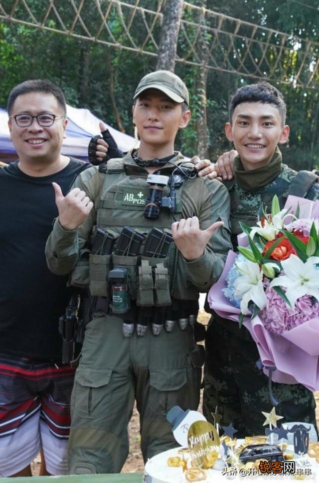 你觉得哪个男明星穿军装最帅,为什么呢？