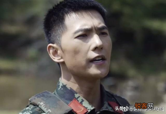 你觉得哪个男明星穿军装最帅,为什么呢？