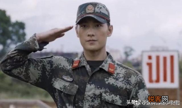 你觉得哪个男明星穿军装最帅,为什么呢？