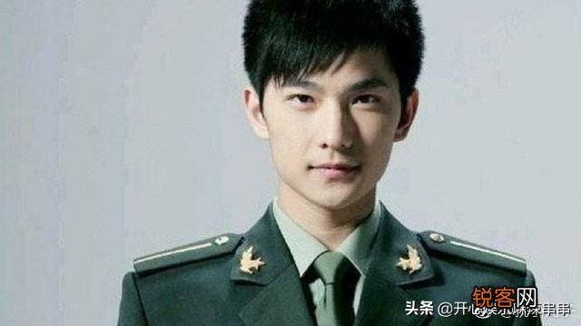 你觉得哪个男明星穿军装最帅,为什么呢？