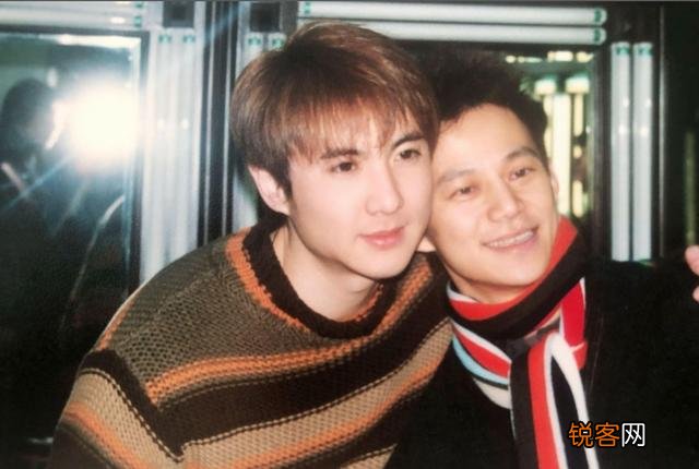 军艺有哪些特别帅的男明星？