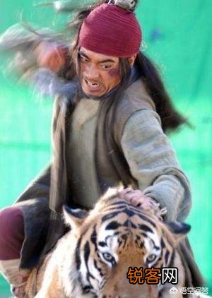 水浒传燕青和武松比武谁能胜出？