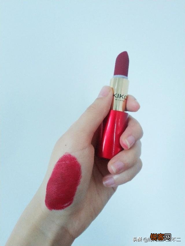 不考虑价格过年想买一个正红色口红,最推荐哪一个？