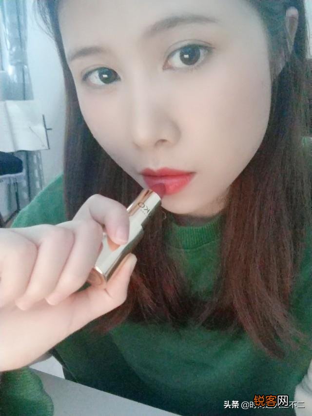 不考虑价格过年想买一个正红色口红,最推荐哪一个？