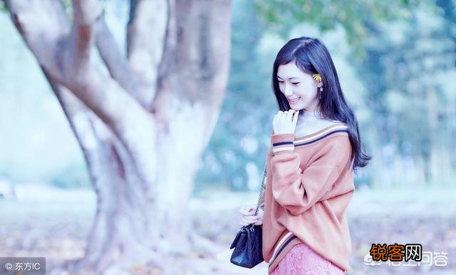 怎样搭配衣服会显得时尚一些？