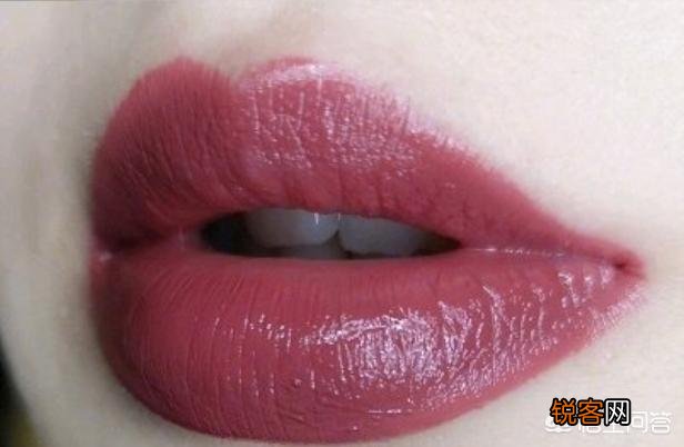 完全不化妆素颜涂口红会很奇怪吗？