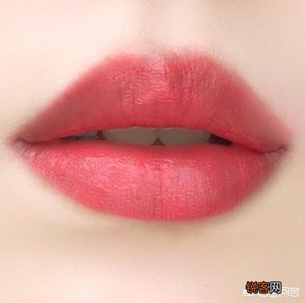 完全不化妆素颜涂口红会很奇怪吗？