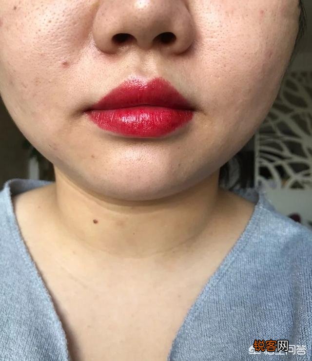 完全不化妆素颜涂口红会很奇怪吗？