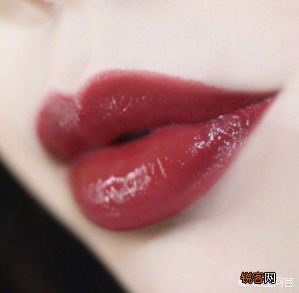 完全不化妆素颜涂口红会很奇怪吗？