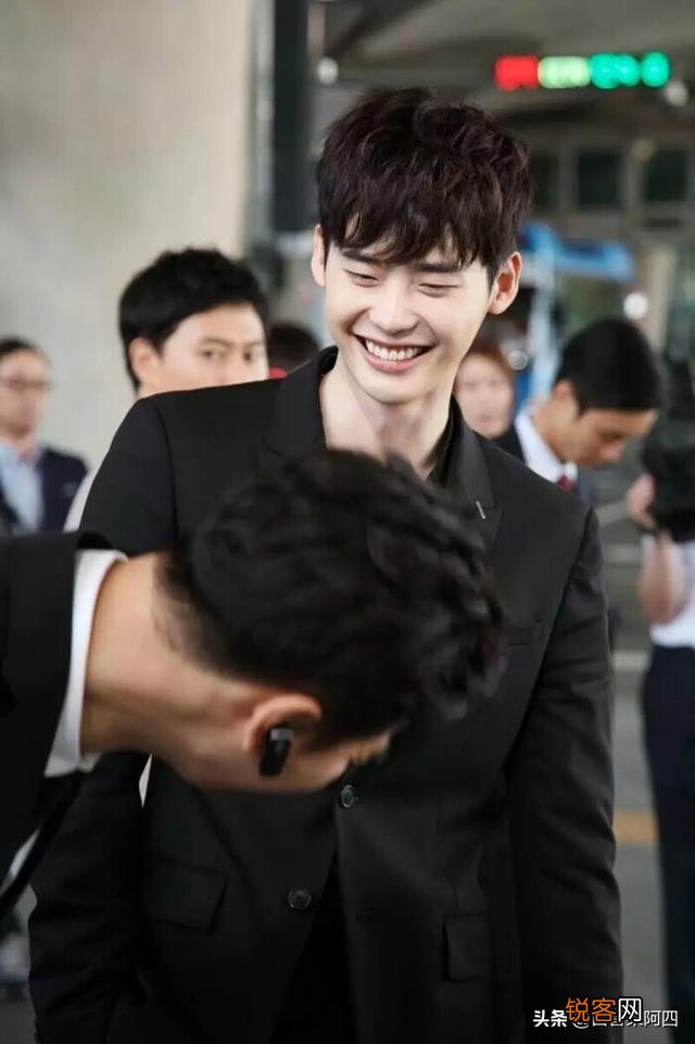 有喜欢李钟硕的吗？都是因为什么喜欢的？