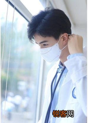 除了肖战李易峰,还有哪些男星戴口罩也很帅？