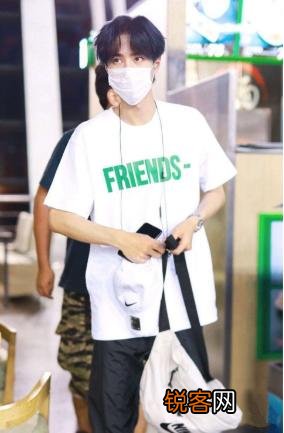 除了肖战李易峰,还有哪些男星戴口罩也很帅？