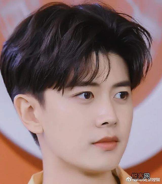 哪个男明星让你一眼觉得特别帅的然后人品还特别好的？