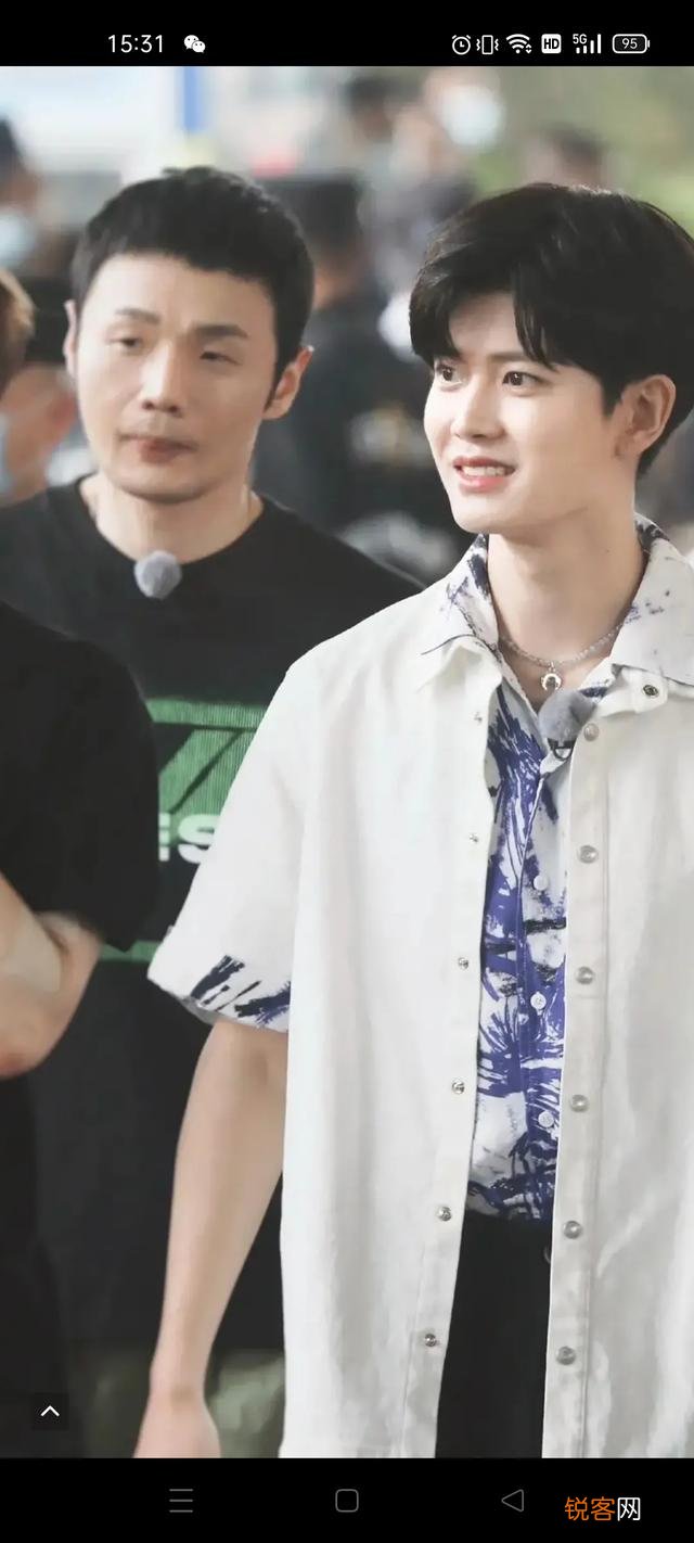 哪个男明星让你一眼觉得特别帅的然后人品还特别好的？