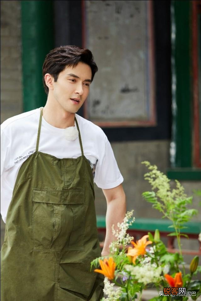 影视剧里有哪些男性人物或着男演员帅还自知的,还不油腻？