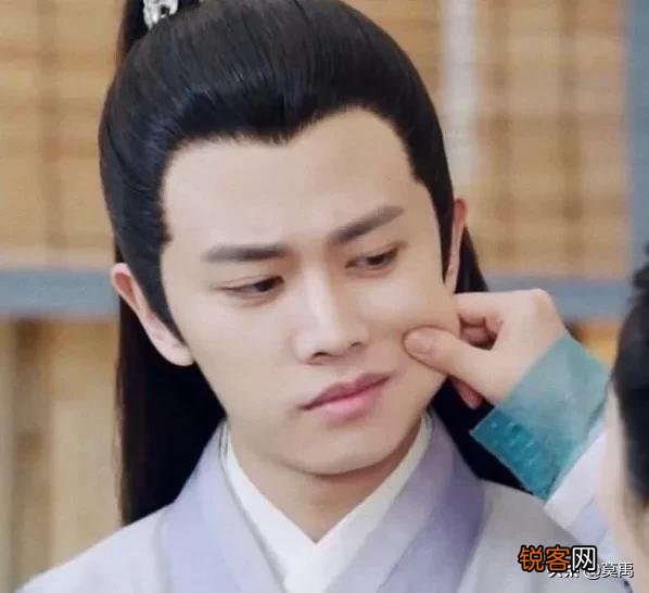 影视剧里有哪些男性人物或着男演员帅还自知的,还不油腻？