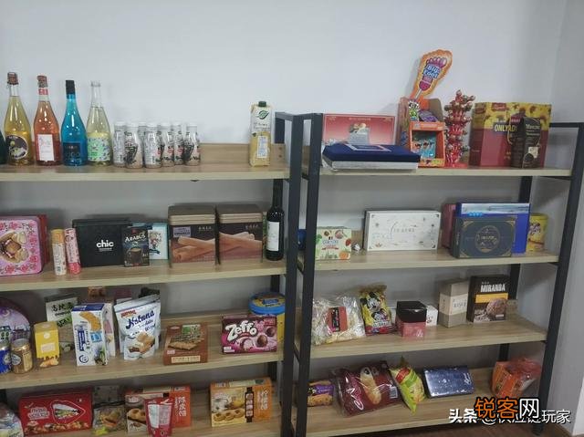 我想开一个小店,投资5万左右,也不需要赚多少,一个月有6000就行,能给点意见吗？