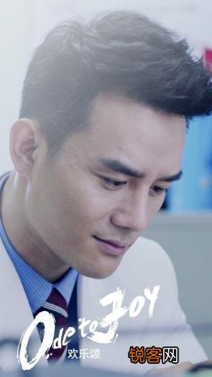 你觉得哪个男明星最帅？他的哪些方面比较吸引你呢？