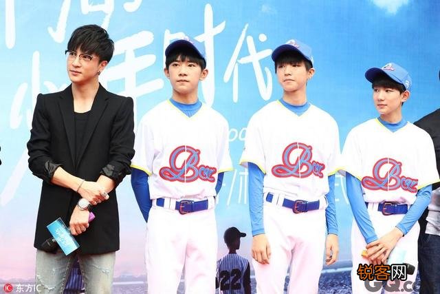 你觉得哪个男明星最帅？他的哪些方面比较吸引你呢？