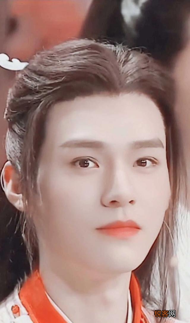 你觉得哪个男明星最帅？他的哪些方面比较吸引你呢？