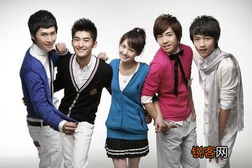 你觉得哪个男明星最帅？他的哪些方面比较吸引你呢？