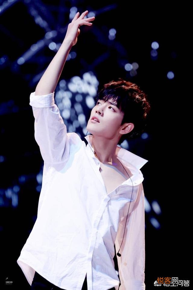 你认为哪位男明星最帅？为什么？