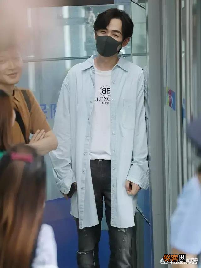 你认为哪位男明星最帅？为什么？