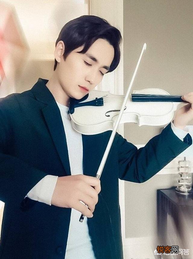 你认为哪位男明星最帅？为什么？